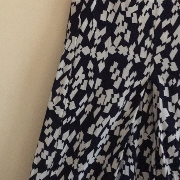 Solitaire Flowy patterned skirt - Picture 2 of 3